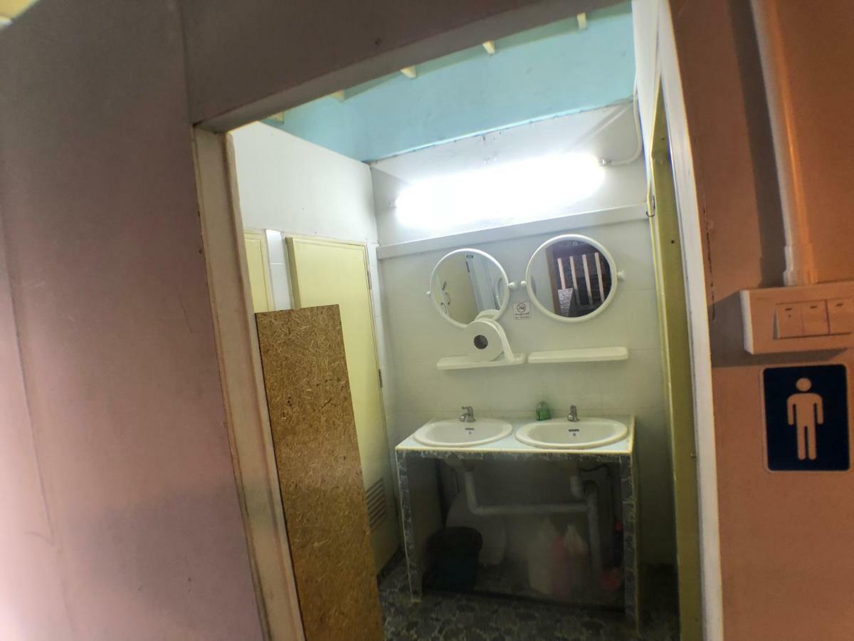 Smart Hostel Chiang Mai Bagian luar foto
